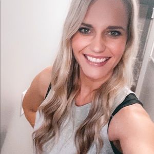 👋🏼 I’m Ashley Tippey! Welcome to my closet👗🛍👠